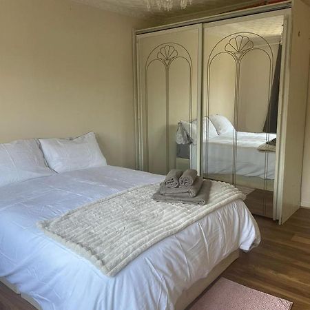 Single And Doubles Rooms Close To Central 런던 외부 사진