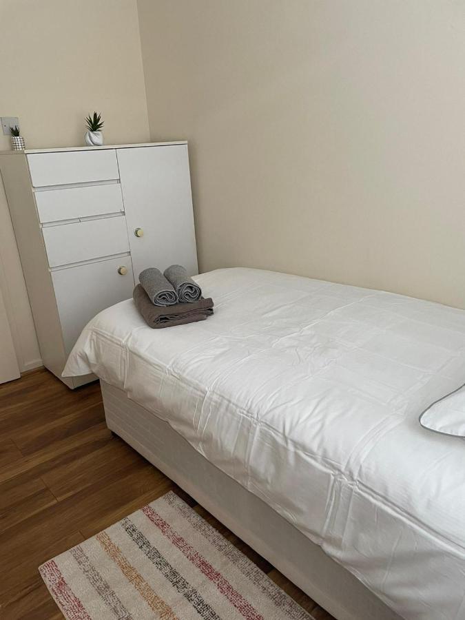Single And Doubles Rooms Close To Central 런던 외부 사진