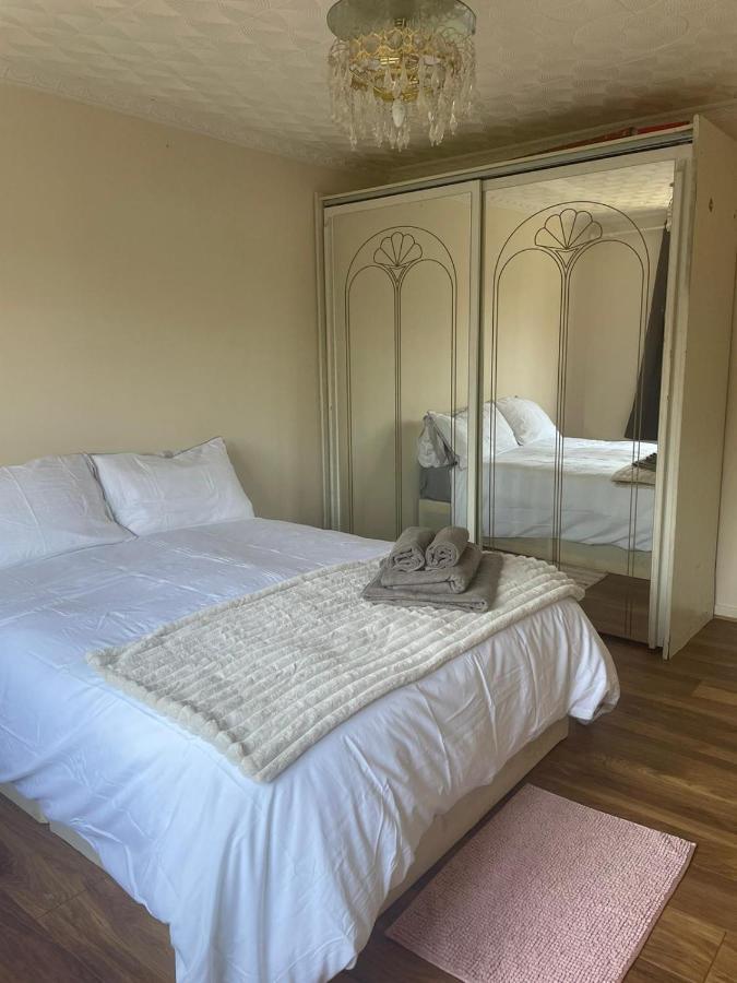 Single And Doubles Rooms Close To Central 런던 외부 사진