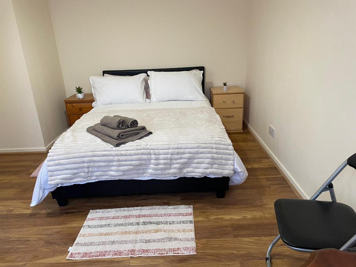 Single And Doubles Rooms Close To Central 런던 외부 사진
