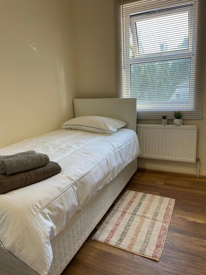 Single And Doubles Rooms Close To Central 런던 외부 사진